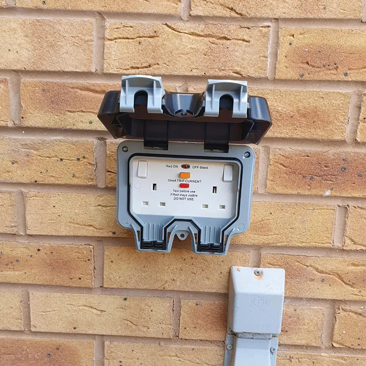 Residential Outside Outlet Install